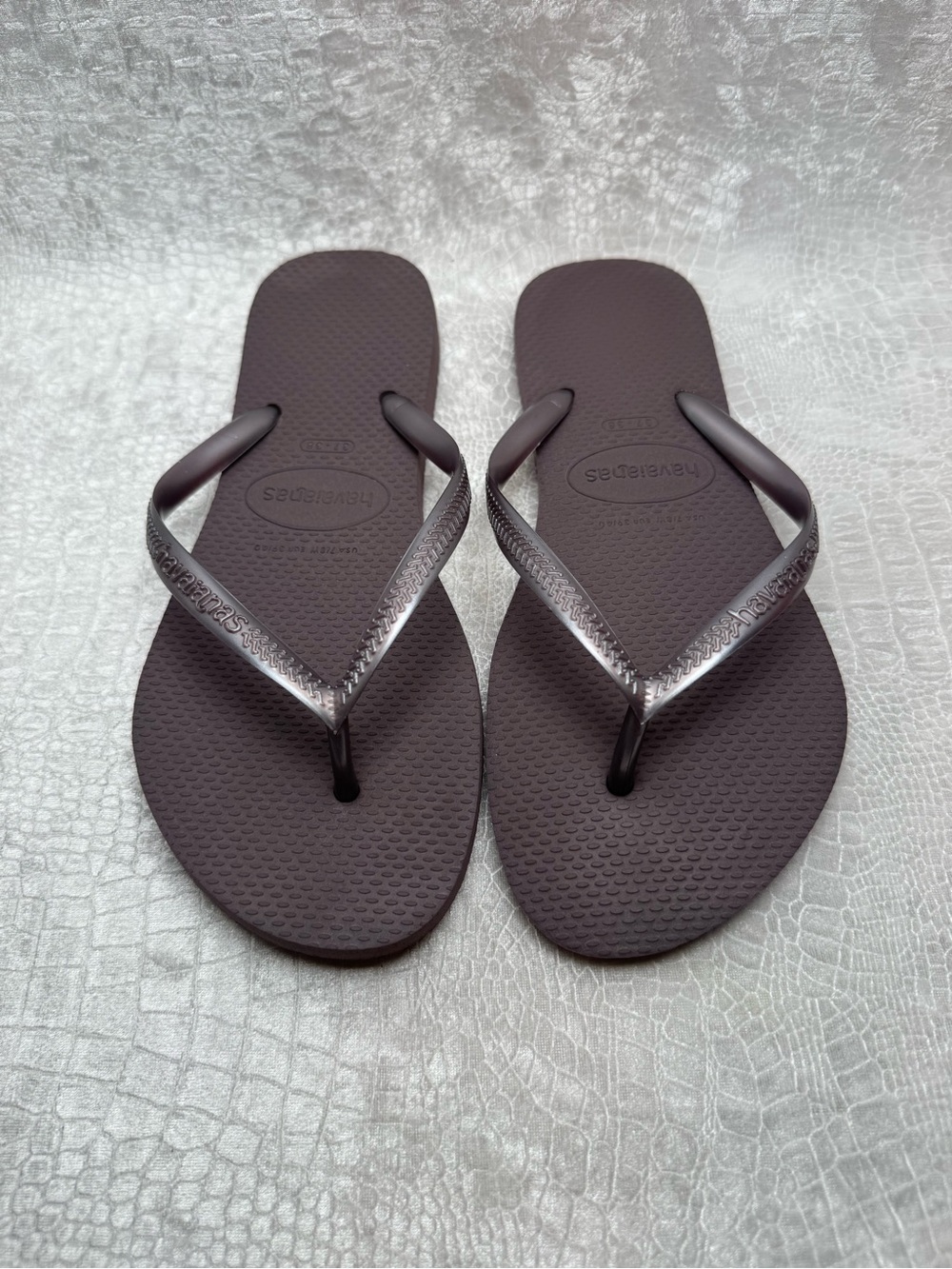 Havaianas Women's Grape Flip Flop Sandal, Women’s size 7/8